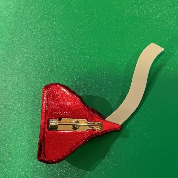 Vintage 1996 Hallmark Red Hershey’s Kiss Brooch - Picture 4 of 5